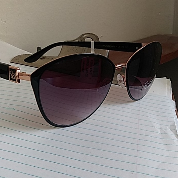 Jessica Simpson Sunglasses - Picture 4 of 8